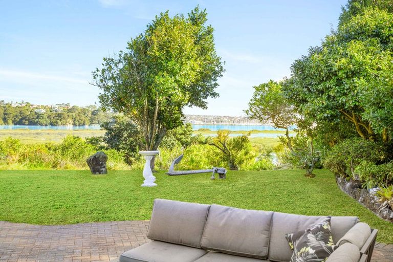 Photo of property in 28 Dawnhaven Drive, Te Atatu Peninsula, Auckland, 0610