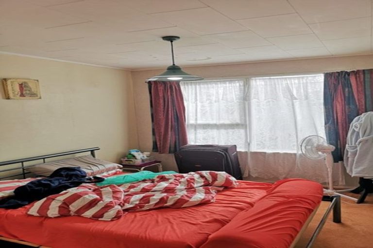 Photo of property in 1 Nan Place, Pakuranga Heights, Auckland, 2010