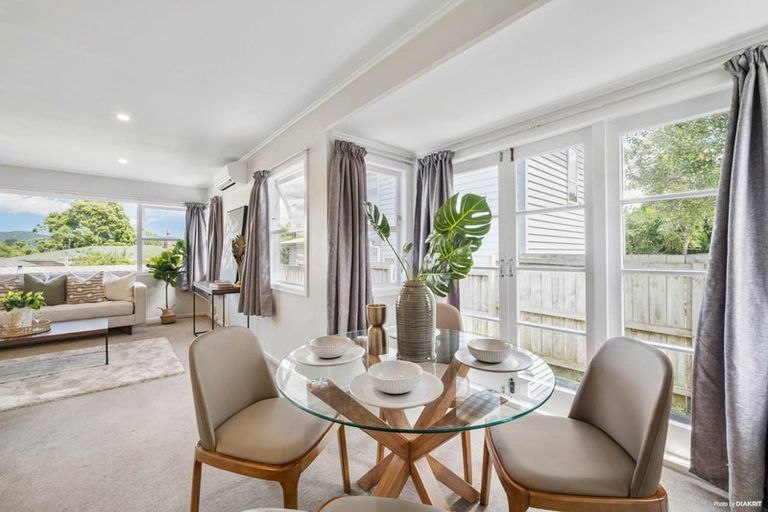 Photo of property in 10 Kaikoura Street, Henderson, Auckland, 0612