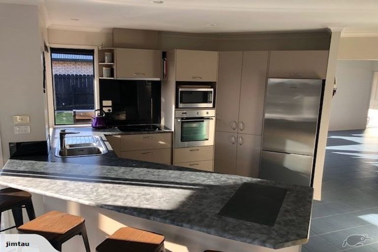 Photo of property in 33 Greig Place, Pukekohe, 2120
