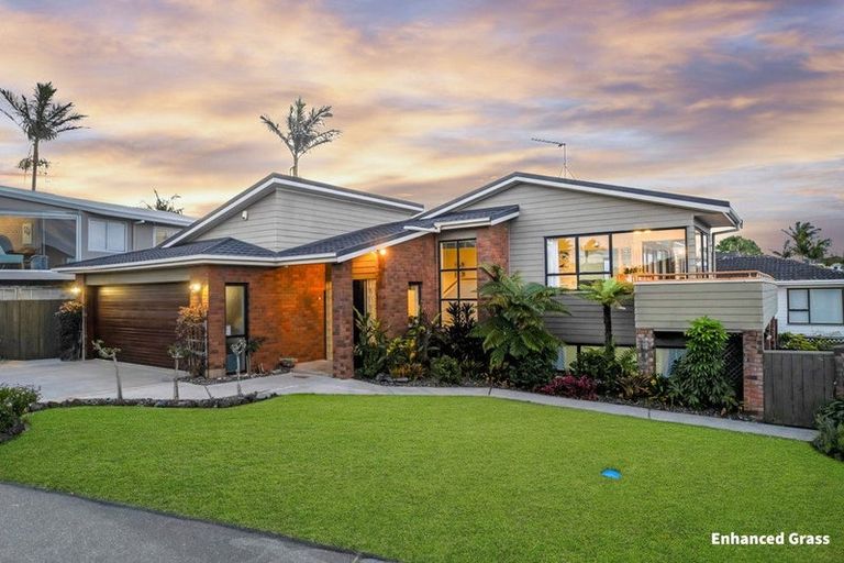 Photo of property in 1/46 Westpark Drive, West Harbour, Auckland, 0618