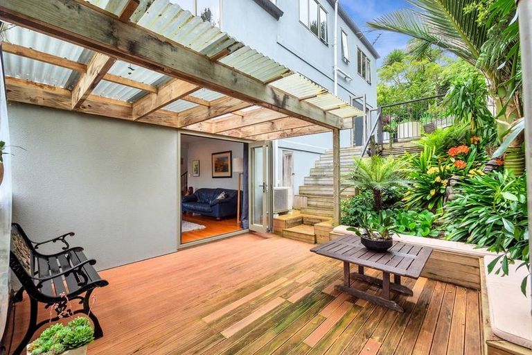 Photo of property in 40 Helen Ryburn Place, Torbay, Auckland, 0630