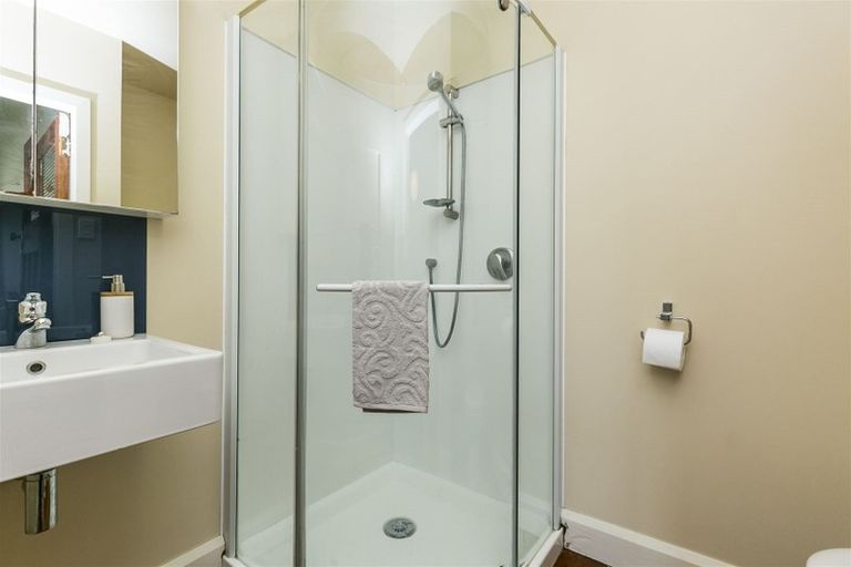 Photo of property in 17 Fairview Crescent, Kelburn, Wellington, 6012