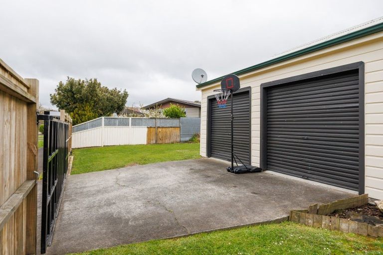 Photo of property in 2 Escort Grove, Awapuni, Palmerston North, 4412