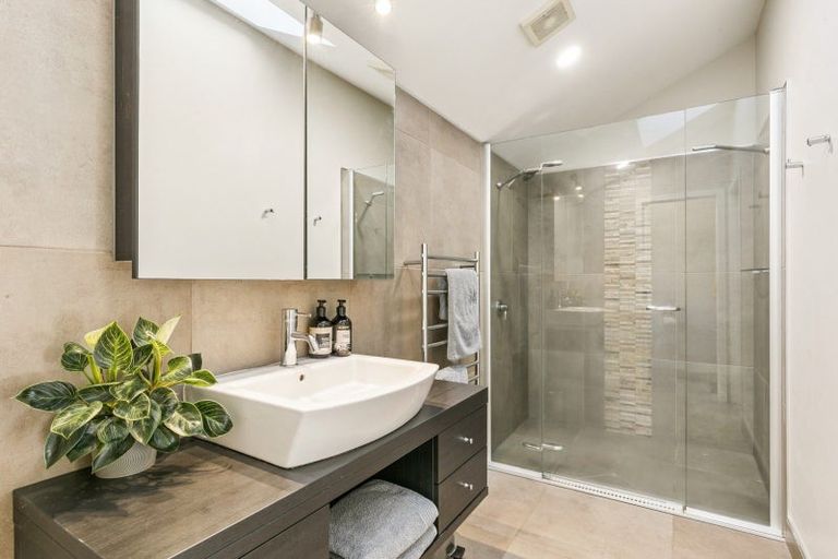 Photo of property in 16 Narbada Crescent, Khandallah, Wellington, 6035