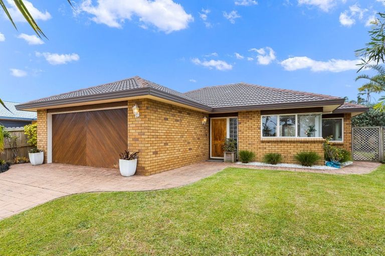 Photo of property in 106 Lakeside Drive, Orewa, 0931