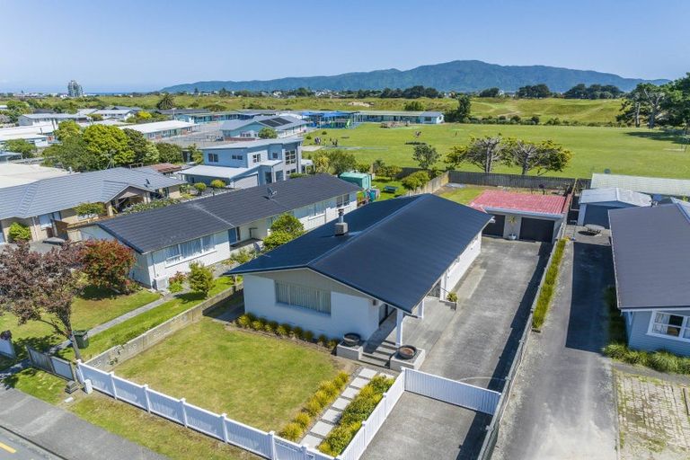 Photo of property in 77 Gray Avenue, Paraparaumu Beach, Paraparaumu, 5032