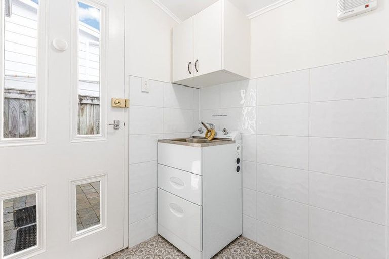 Photo of property in 71 Herald Street, Berhampore, Wellington, 6023