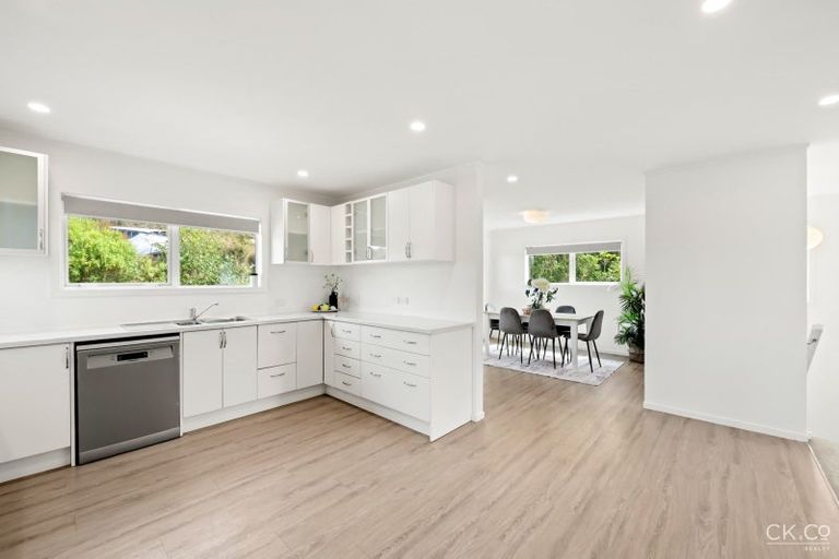 Photo of property in 60 Maungaraki Road, Korokoro, Lower Hutt, 5012