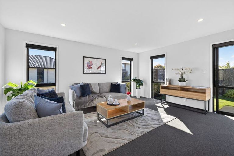 Photo of property in 2 Graeme Cooper Lane, Avonhead, Christchurch, 8042