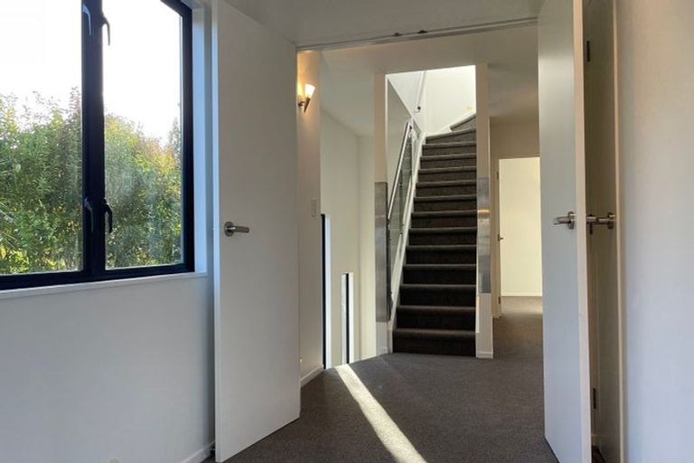 Photo of property in 1/41 High Road, Glenfield, Auckland, 0629