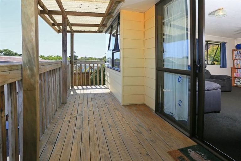 Photo of property in 1 Marlene Avenue, Te Atatu South, Auckland, 0610