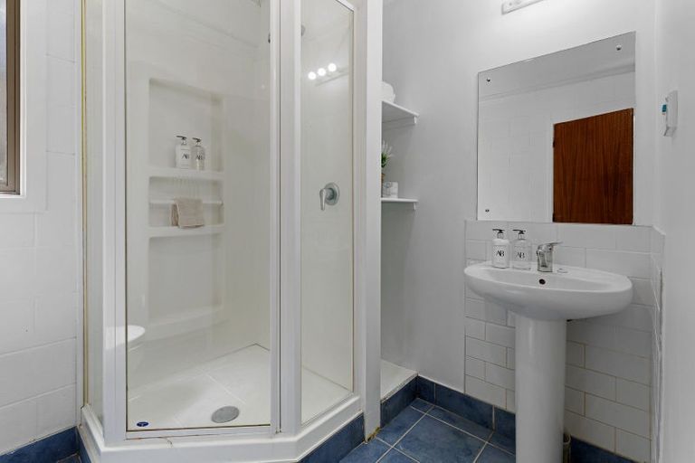 Photo of property in 9 Robin Lane, Browns Bay, Auckland, 0630