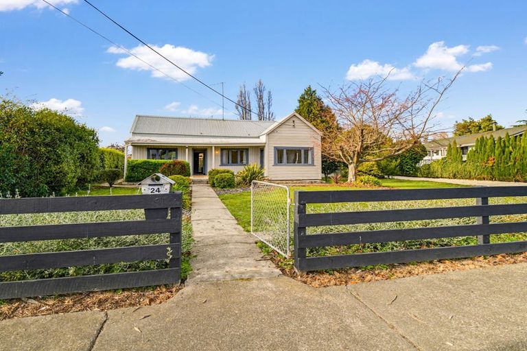 Photo of property in 24 Bennett Street, Waipawa, 4210