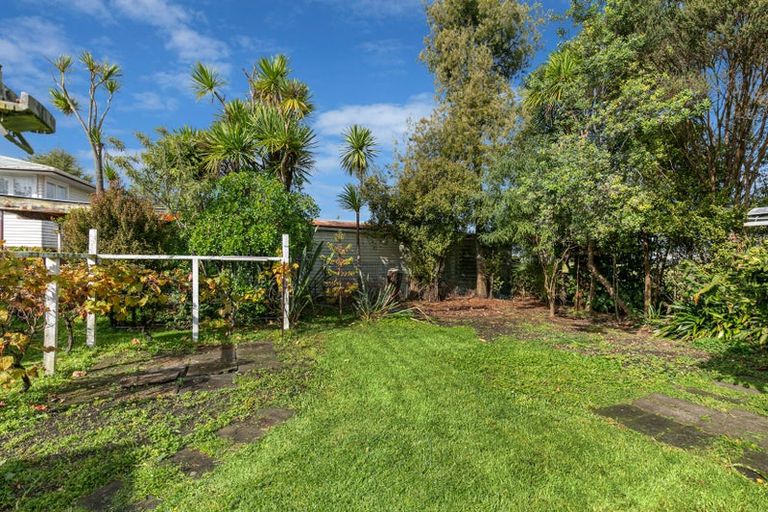 Photo of property in 48 Smythe Road, Henderson, Auckland, 0612