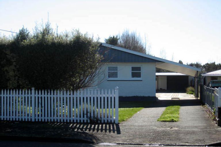 Photo of property in 25 Moreton Road, Carterton, 5713