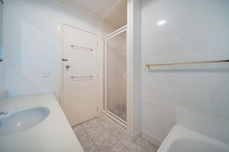 Photo of property in 26 Ewbank Place, Manurewa, Auckland, 2102