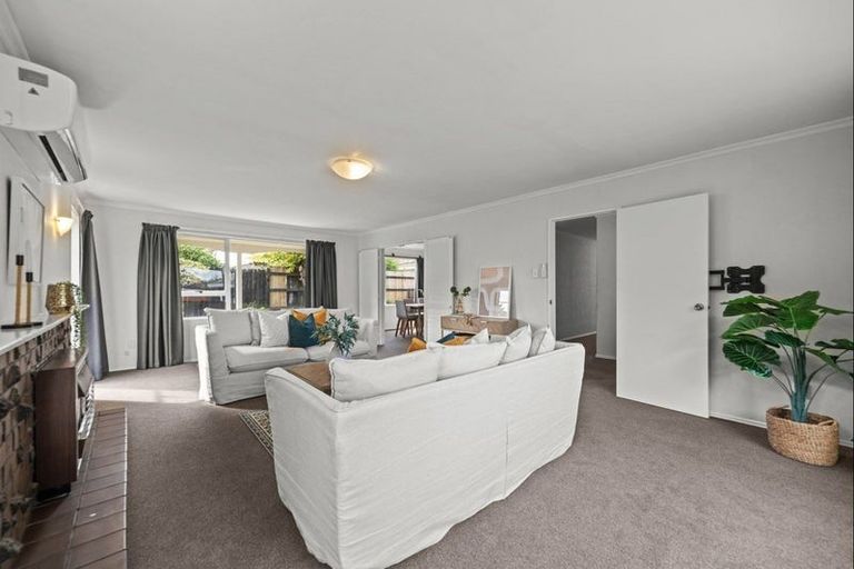 Photo of property in 17 Caulfield Place, Awapuni, Palmerston North, 4412