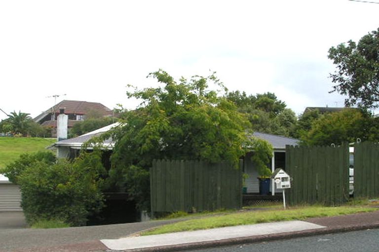Photo of property in 1/60 Becroft Drive, Forrest Hill, Auckland, 0620