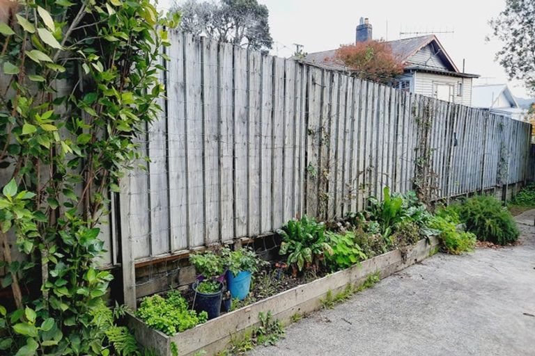 Photo of property in 38 Porter Crescent, Helensville, 0800