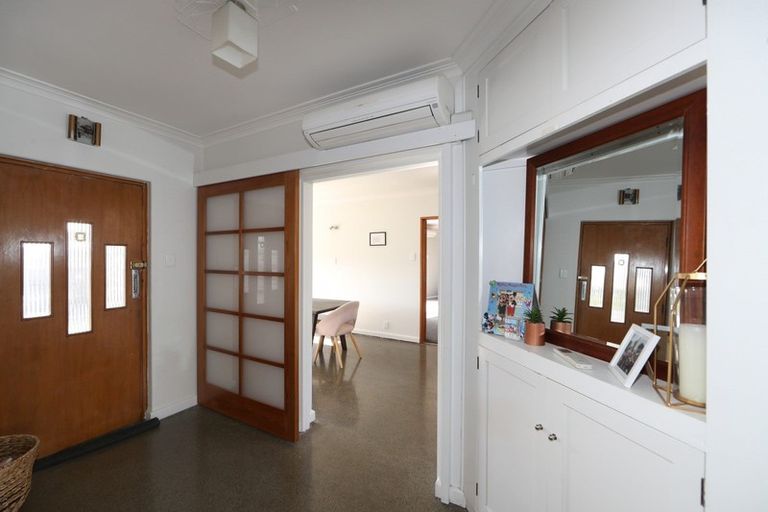 Photo of property in 28 Chester Street, Taradale, Napier, 4112