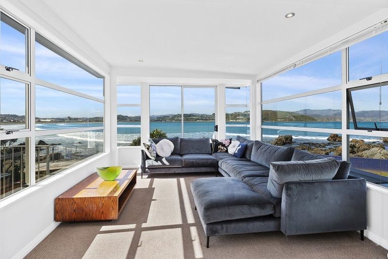 Photo of property in 273 Queens Drive, Lyall Bay, Wellington, 6022