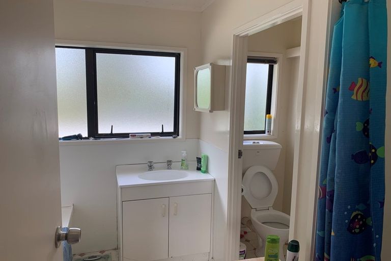 Photo of property in 28 Orton Street, Glenfield, Auckland, 0627