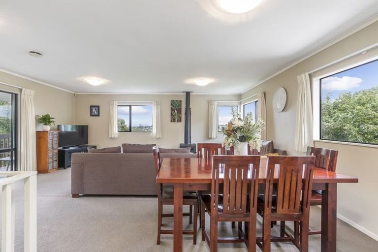Photo of property in 4/1 Cheval Drive, Totara Vale, Auckland, 0629