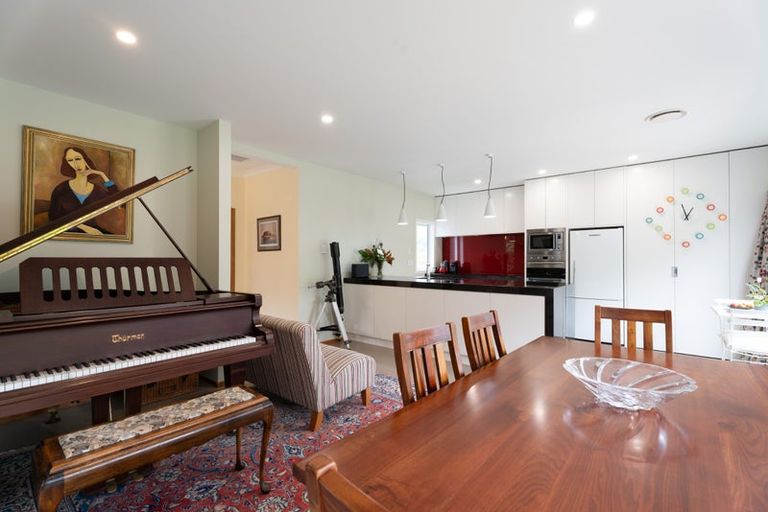 Photo of property in 5 Lane Crescent, Tawa, Wellington, 5028