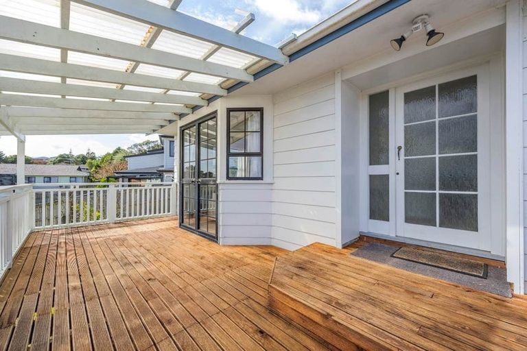 Photo of property in 13 Santiago Crescent, Unsworth Heights, Auckland, 0632