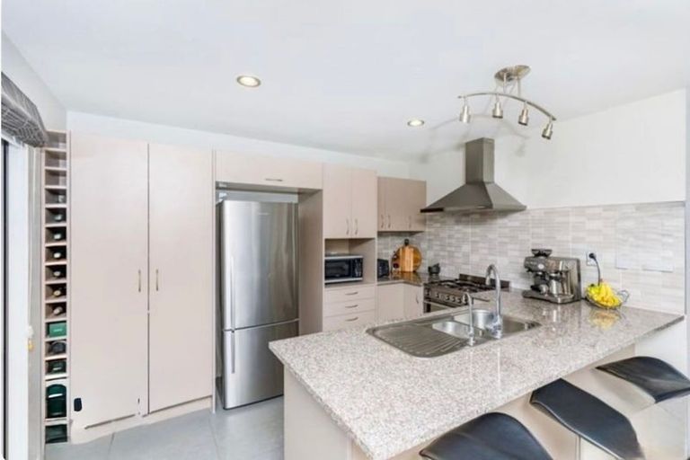 Photo of property in 6 Cityview Place, Massey, Auckland, 0614