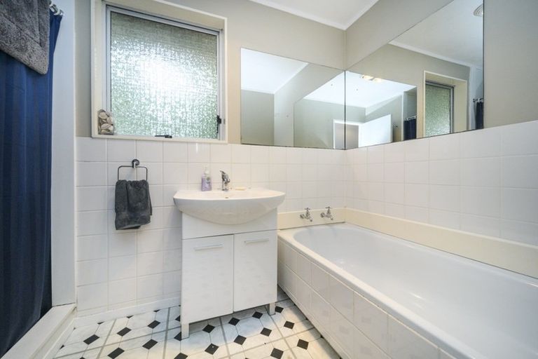 Photo of property in 1 Grant Place, Awapuni, Palmerston North, 4412