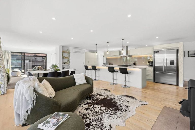 Photo of property in 5 Jessies Crescent, Wanaka, 9305