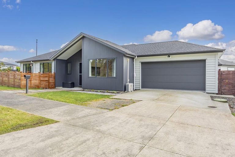 Photo of property in 83 Nobilo Road, Kumeu, 0810