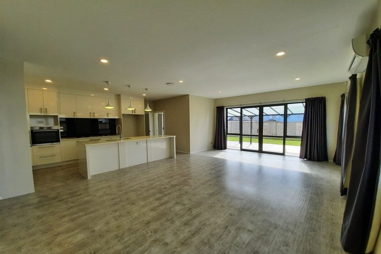 Photo of property in 11 Drumbuoy Drive, Flat Bush, Auckland, 2019