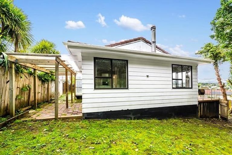 Photo of property in 64 Sunvue Road, Glen Eden, Auckland, 0602