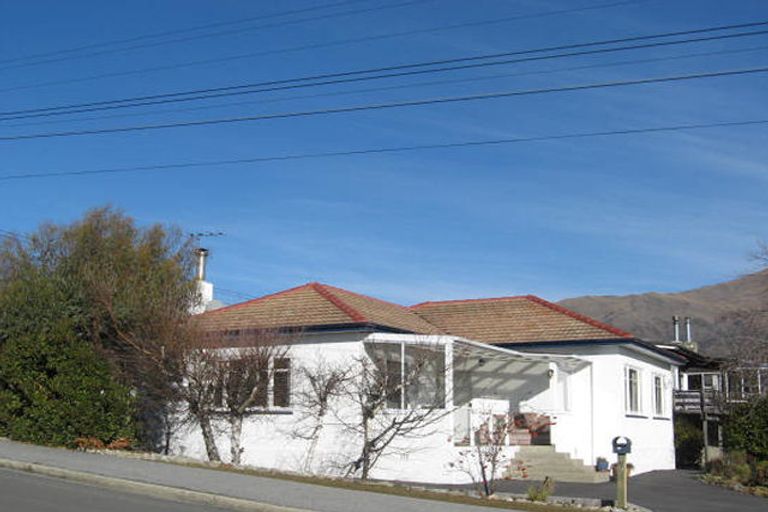 Photo of property in 49 Dungarvon Street, Wanaka, 9305