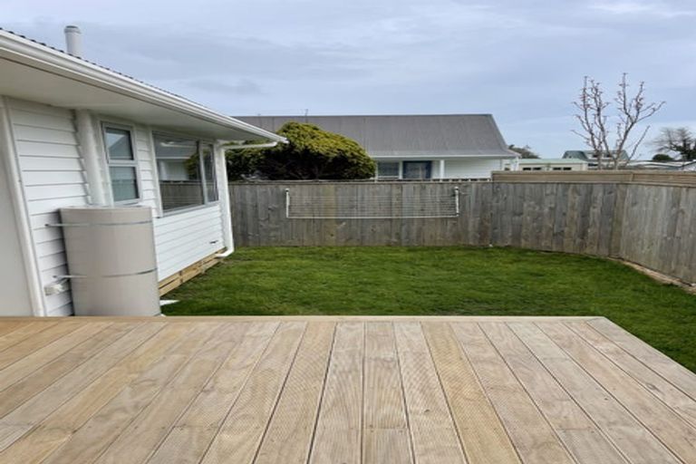 Photo of property in 102 Ryder Crescent, Levin, 5510