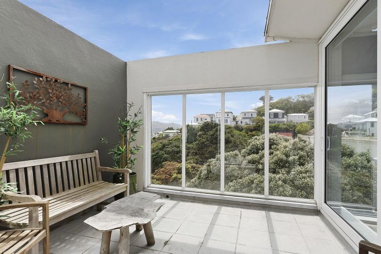Photo of property in Kingsgate Flats, 10 Austin Street, Mount Victoria, Wellington, 6011