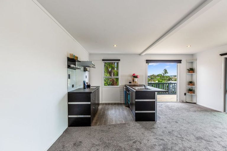 Photo of property in 52 Bay Street, Red Beach, 0932