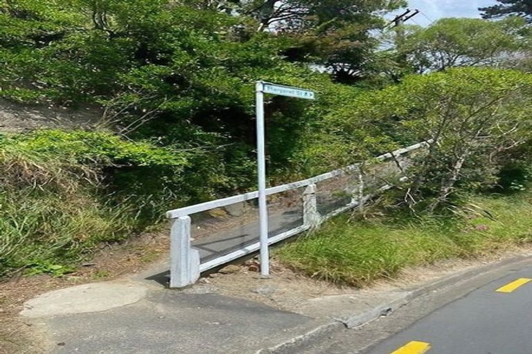 Photo of property in 2/139 Wadestown Road, Wadestown, Wellington, 6012