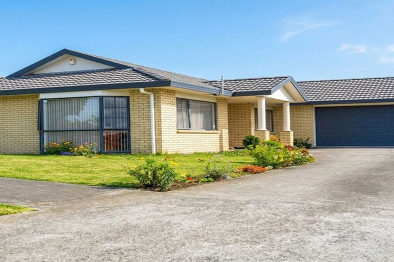 Photo of property in 2 Cyclamen Road, Mangere, Auckland, 2022