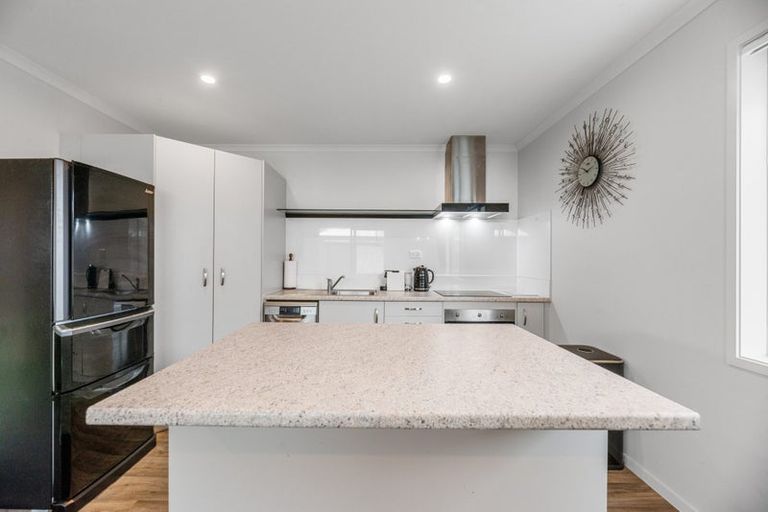 Photo of property in 16 Crest Way, Papamoa, 3118