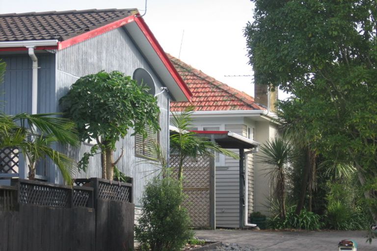 Photo of property in 3/111 Lincoln Park Avenue, Massey, Auckland, 0614