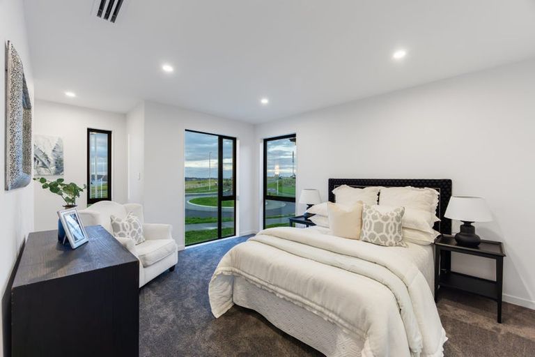 Photo of property in 218 Vaughans Road, Long Bay, Auckland, 0792