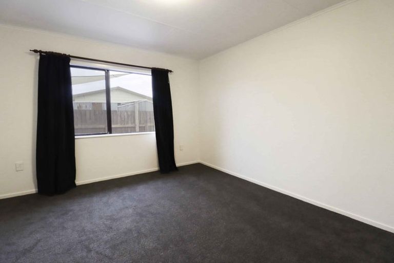 Photo of property in 16 Coromandel Court, Roslyn, Palmerston North, 4414