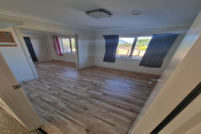 Photo of property in 15 Epic Way, Newlands, Wellington, 6037