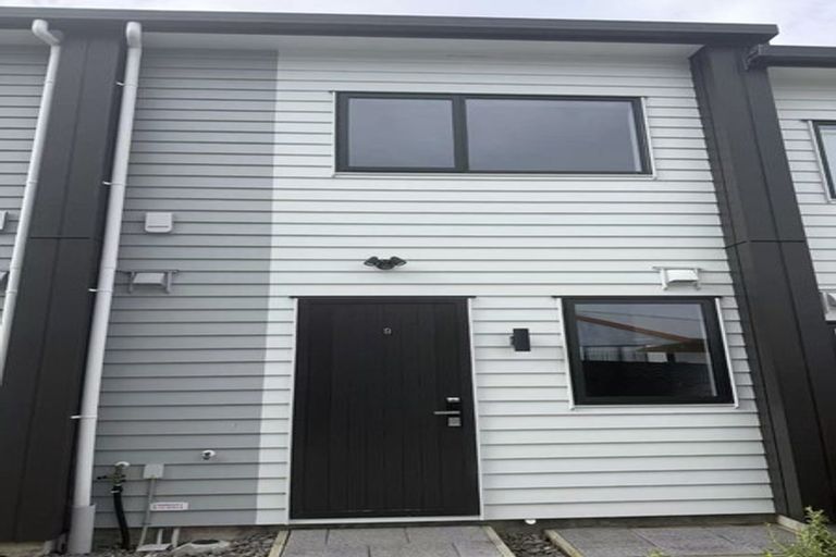 Photo of property in 9/17 Barneys Farm Road, Clendon Park, Auckland, 2103