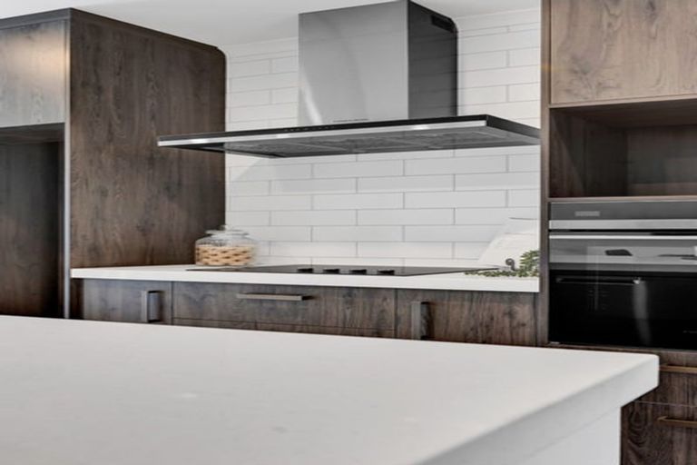 Photo of property in 10a Winstone Place, Highlands Park, New Plymouth, 4312