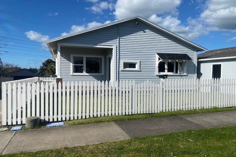 Photo of property in 373 Carrington Street, Upper Vogeltown, New Plymouth, 4310